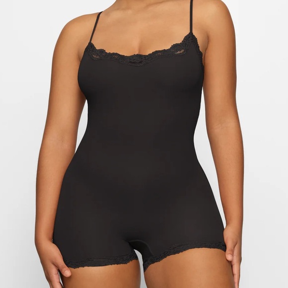 SKIMS Other - Skims Fits Everybody Lace onesie